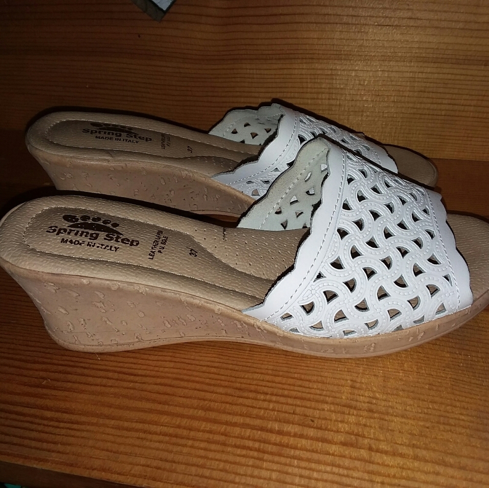 Spring step wedge sandal